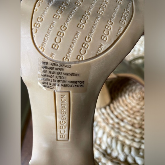 BCBGeneration Patricia Gold Strappy Heeled Sandal Chunky Heel Size 6 Summer - Picture 7 of 9